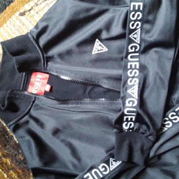 - Guess sweater - Picture 3 of 5